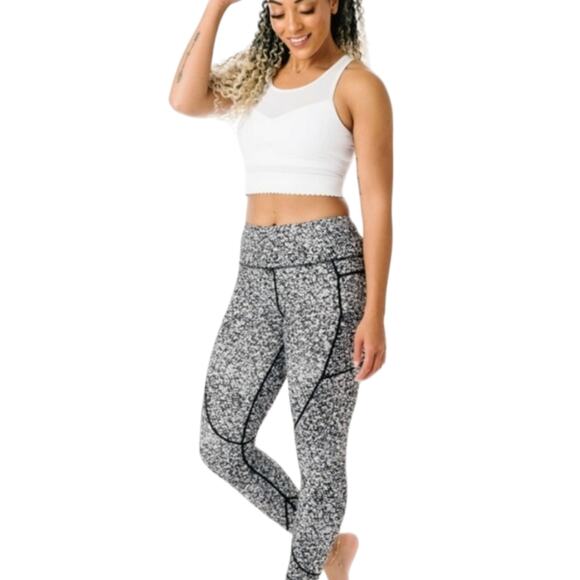 Zyia Active Black Mosaic Pocket Soft n Snug Mid-Rise 7/8 leggings 8-10 - Picture 1 of 8